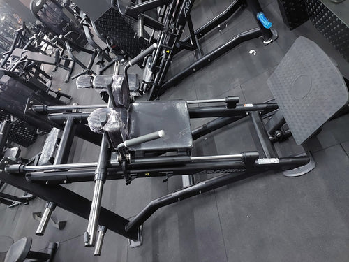 HACK SQUAT plate loaded